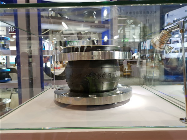 机电设备DN125/DN150不锈钢橡胶衬氟软连接 机电设备DN125/DN150不锈钢橡胶衬氟软连接